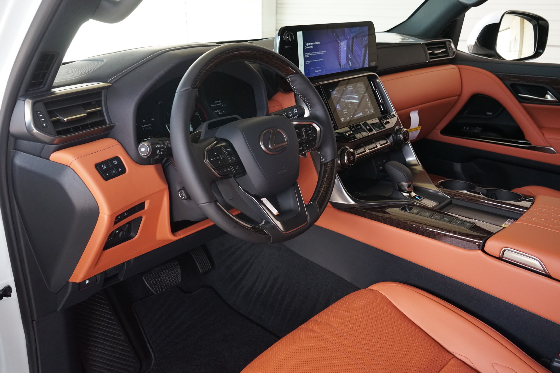 Used 2026 Lexus LX 700h Ultra Luxury w/ Accessory Package (Z1) AWD/4WD image 2
