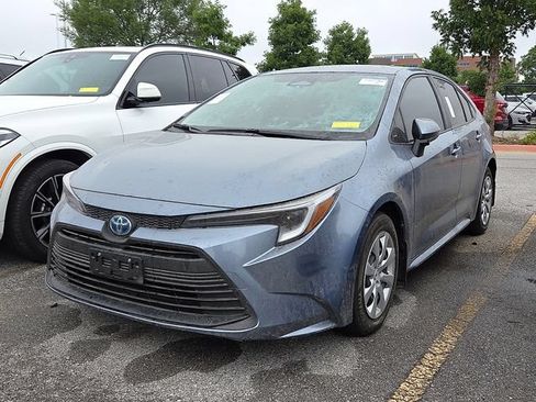 Used 2025 Toyota Corolla LE FWD image 1