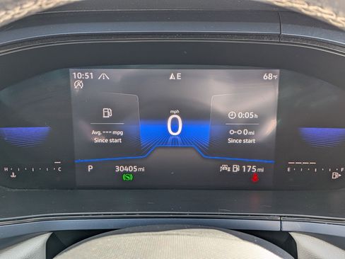 Certified 2023 Volkswagen Taos SE w/ Panoramic Sunroof Package image 21