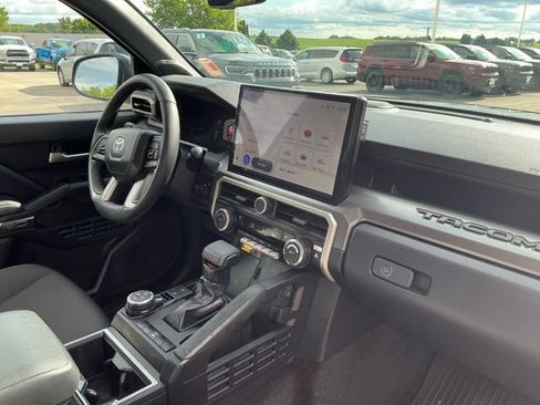 Used 2025 Toyota Tacoma 4x4 Double Cab image 22