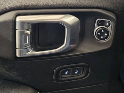 Used 2019 Jeep Wrangler Unlimited Sahara AWD/4WD image 19