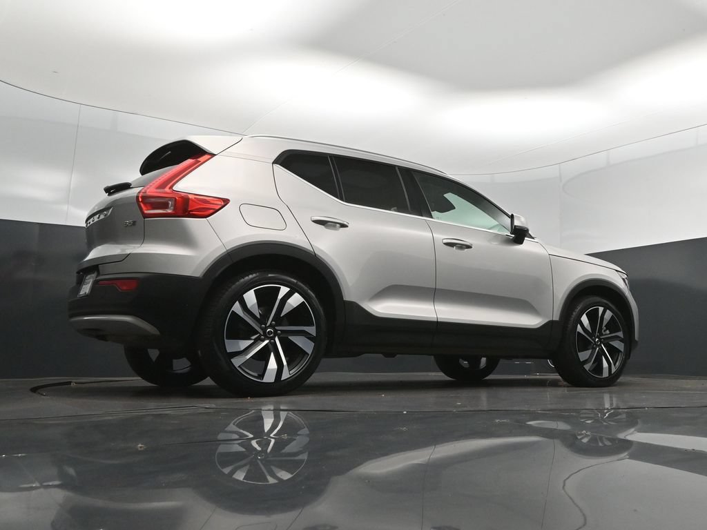 Used 2025 Volvo XC40 B5 Plus AWD/4WD image 42