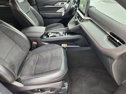 Certified 2025 Ford Explorer ST AWD/4WD image 14