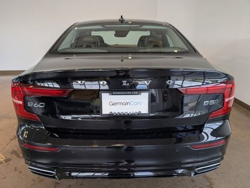 Used 2022 Volvo S60 B5 Inscription image 4