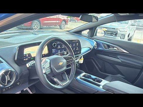 New 2025 Chevrolet Equinox EV LT image 9