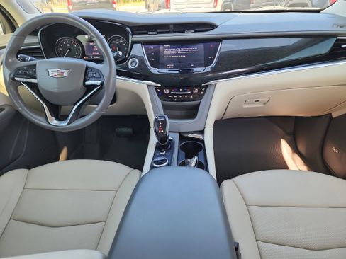 Used 2020 Cadillac XT6 Premium Luxury image 10