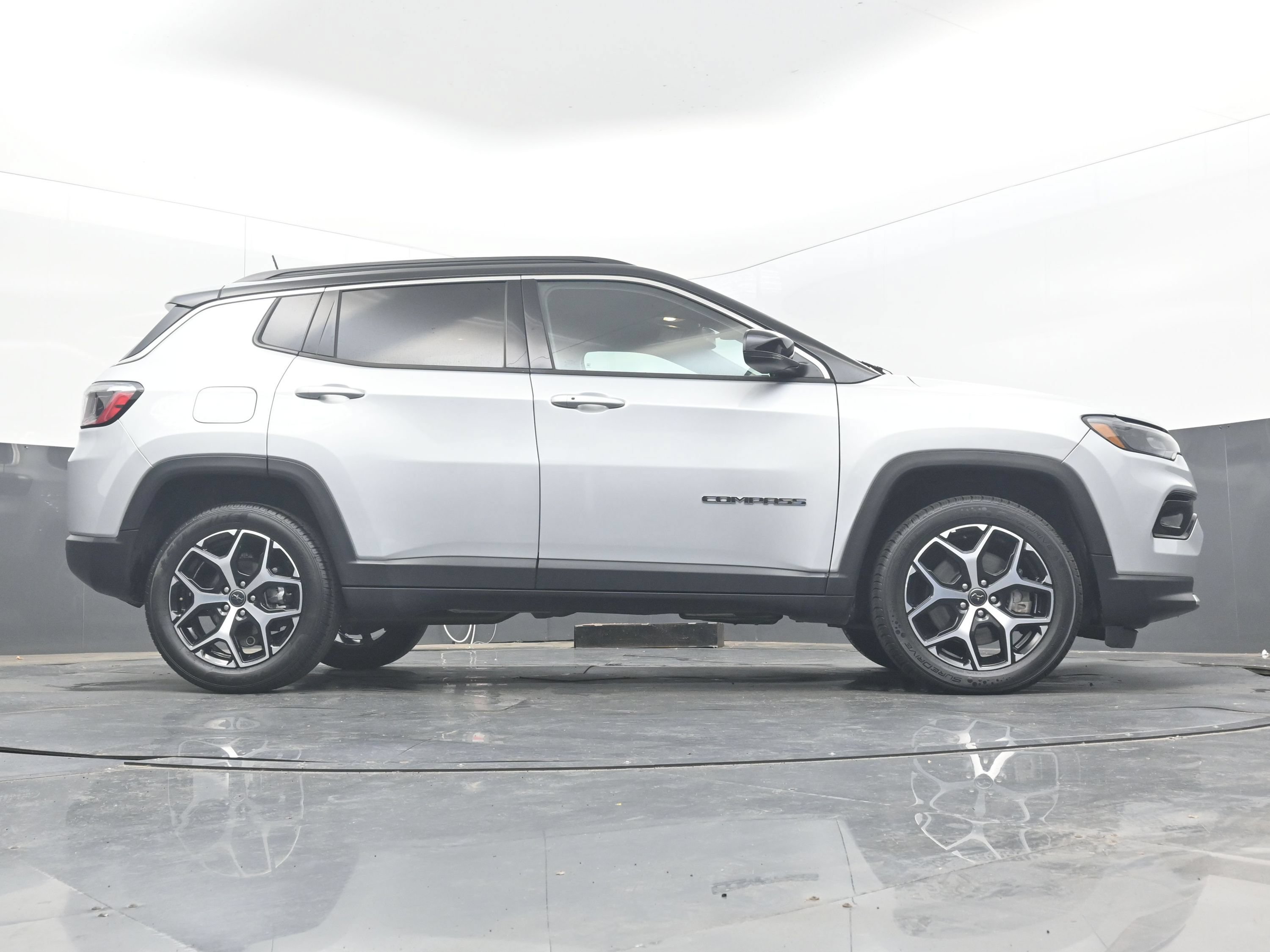 Used 2025 Jeep Compass Limited AWD/4WD image 31