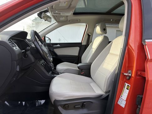 Used 2019 Volkswagen Tiguan SEL image 2