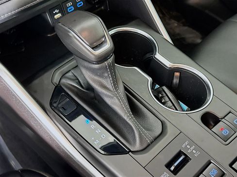Used 2022 Toyota Highlander XLE image 19