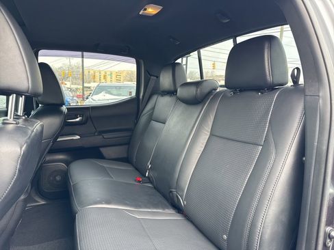 Used 2021 Toyota Tacoma Limited image 30