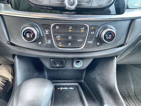 Certified 2023 Chevrolet Traverse LT w/ Midnight/Sport Edition FWD image 17