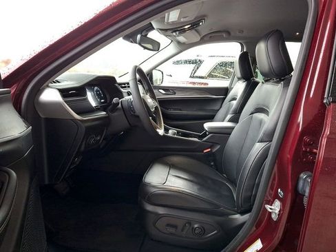 Used 2023 Jeep Grand Cherokee Limited image 16