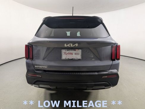Used 2023 Kia Sorento LX FWD image 6
