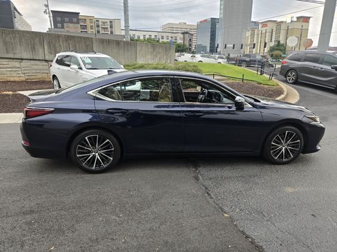 Certified 2024 Lexus ES 350 w/ Premium Package FWD image 6