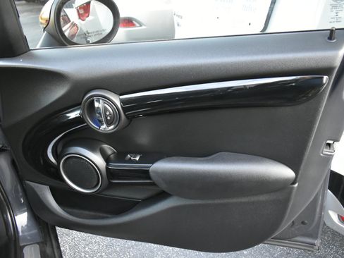 Used 2015 MINI Cooper S image 32
