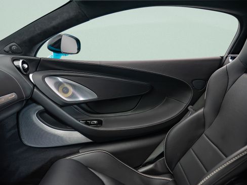 Used 2023 McLaren GT RWD image 17
