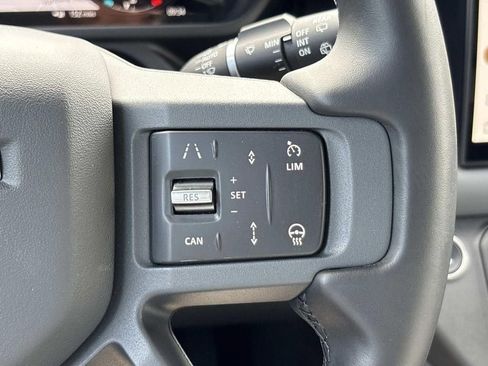 Used 2025 Land Rover Defender 130 X-Dynamic SE AWD/4WD image 30