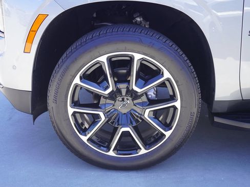 Used 2026 Chevrolet Suburban RST RWD image 25
