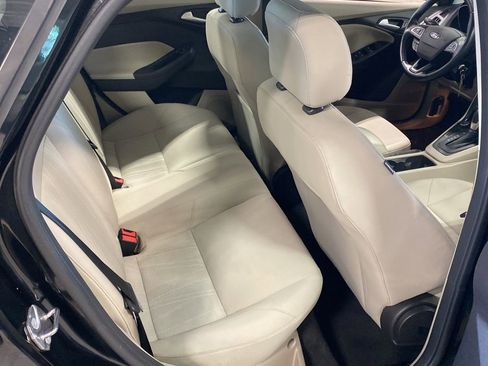 Used 2015 Ford Focus SE w/ SE Sport Package FWD image 23
