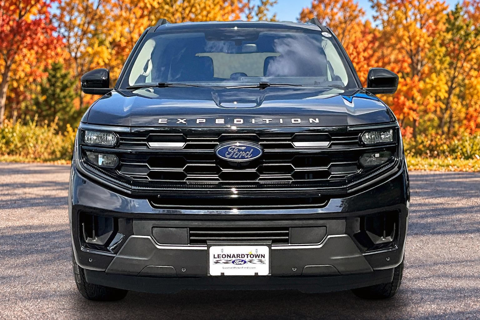 Certified 2025 Ford Expedition Active RWD image 3