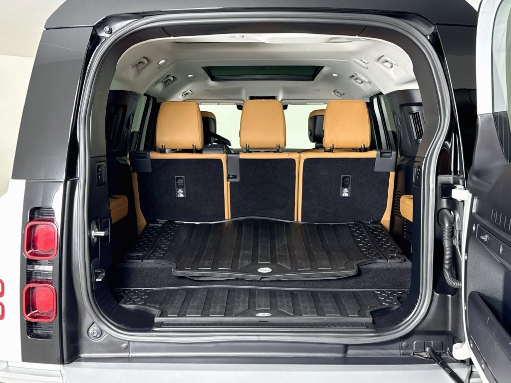 Used 2023 Land Rover Defender 130 SE AWD/4WD image 26