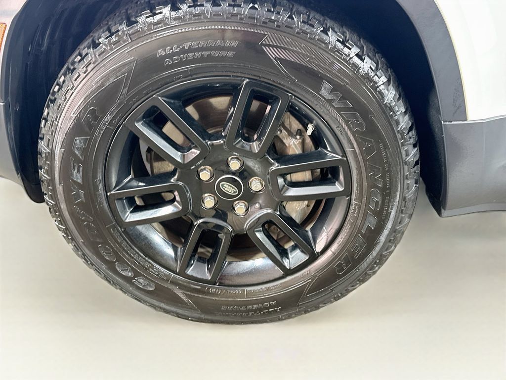 Used 2020 Land Rover Defender 110 SE AWD/4WD image 40