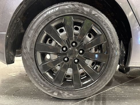 Used 2015 Nissan Sentra SV w/ Navigation Package image 13