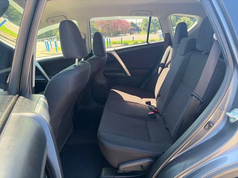 Used 2018 Toyota RAV4 LE FWD image 24