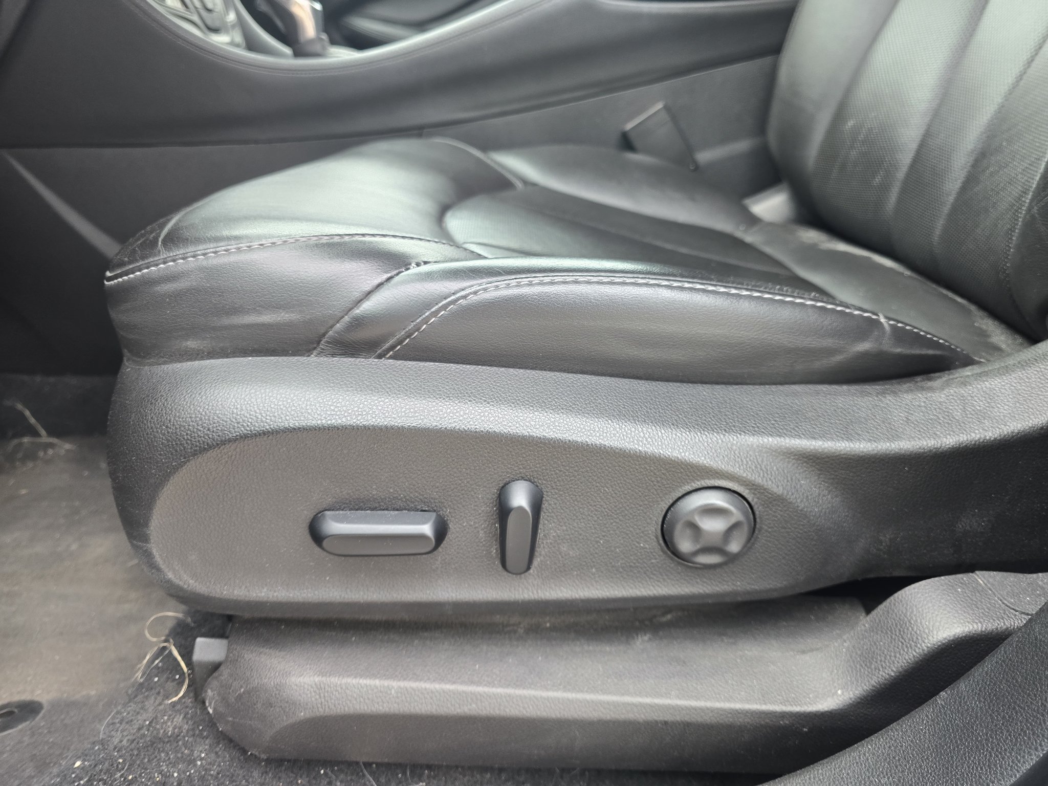 Used 2020 Buick Envision Essence AWD/4WD image 16