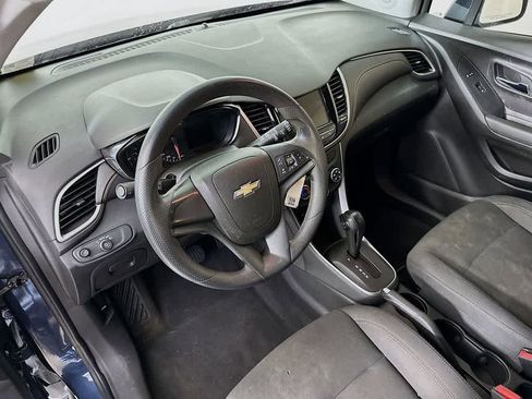 Used 2018 Chevrolet Trax LS image 2
