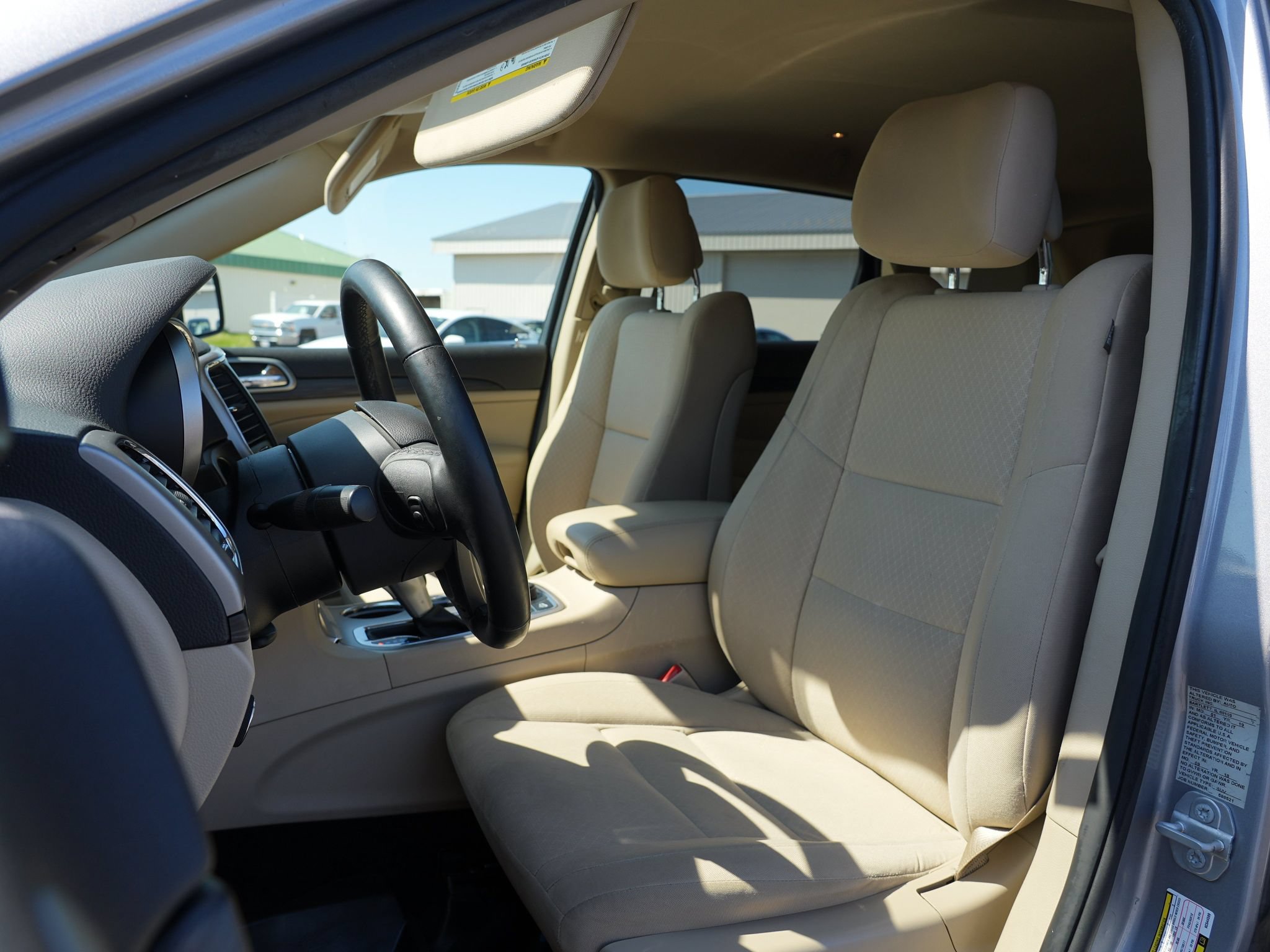 Used 2019 Jeep Grand Cherokee Laredo AWD/4WD image 13
