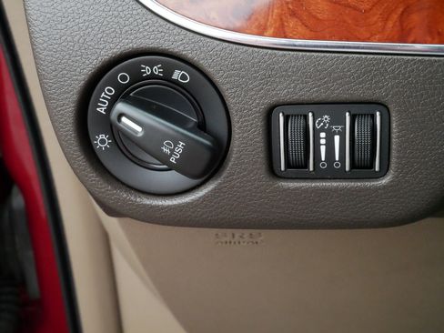 Used 2015 Chrysler Town & Country Touring-L w/ Driver Convenience Group FWD image 27