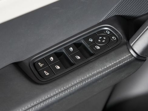 Certified 2025 Porsche Cayenne GTS AWD/4WD image 18