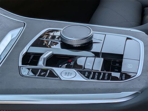 New 2026 BMW X5 sDrive40i image 11