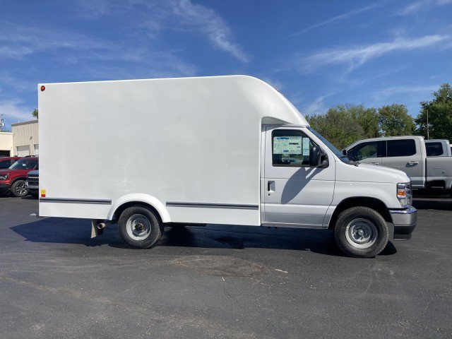 New 2027 Ford E-350 and Econoline 350 Super Duty w/ Power Equipment Group RWD image 4