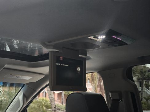 Used 2015 GMC Yukon Denali w/ Premium Package image 21