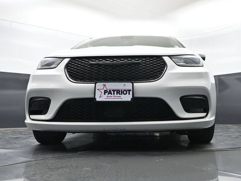 Used 2023 Chrysler Pacifica Touring-L FWD image 50