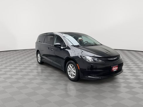 Used 2023 Chrysler Voyager LX image 32