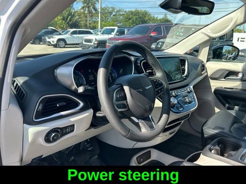 Certified 2024 Chrysler Pacifica Touring-L FWD image 12