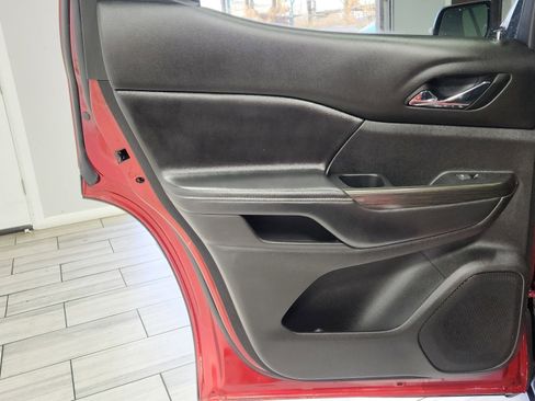 Used 2023 GMC Acadia SLT image 12