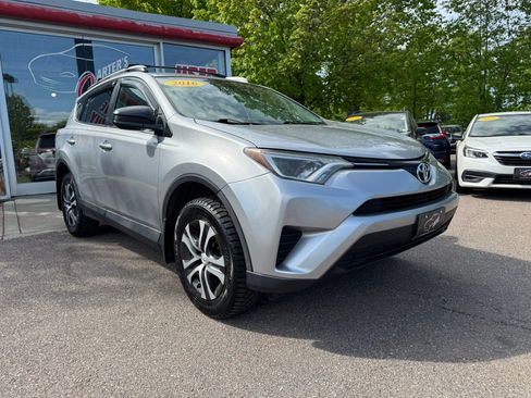 Used 2016 Toyota RAV4 LE AWD/4WD image 2