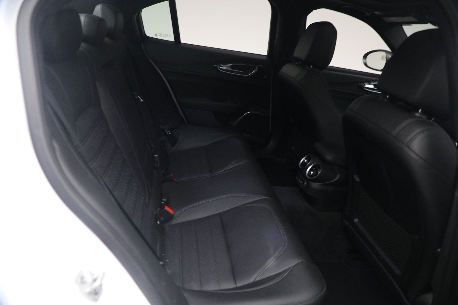 Used 2023 Alfa Romeo Giulia Estrema AWD/4WD image 18