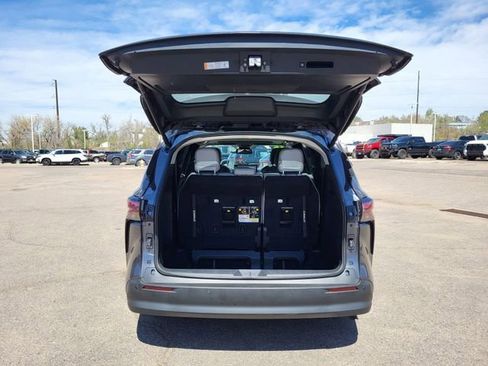 Used 2025 Toyota Sienna XLE w/ XLE Plus Package image 28