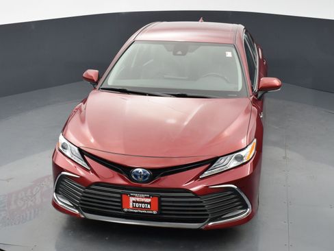 Used 2021 Toyota Camry XLE w/ Cold Weather Package image 26