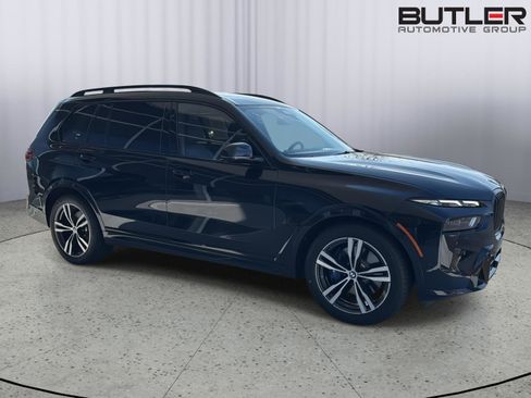 Certified 2023 BMW X7 xDrive40i w/ M Sport Package image 5