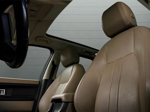 Used 2019 Land Rover Discovery Sport HSE image 24