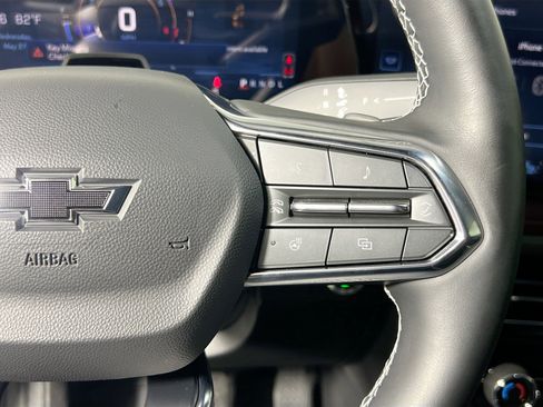 Used 2025 Chevrolet Traverse Z71 w/ Enhanced Driving Package AWD/4WD image 19
