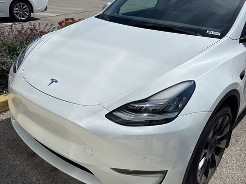 Used 2022 Tesla Model Y Long Range AWD/4WD image 3