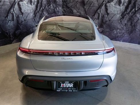 Used 2021 Porsche Taycan image 21