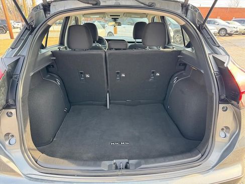 Used 2021 Nissan Kicks SV image 10